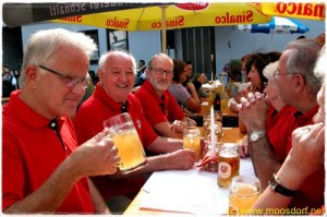 Pensionisten ganz in Rot ;-)