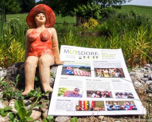 Der Moosdorfer Sommerbote als Strandlektüre