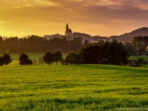 Kirche_Moosdorf_ (1 von 1)