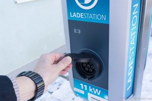 Die Elektroauto Tankstelle in Moosdorf