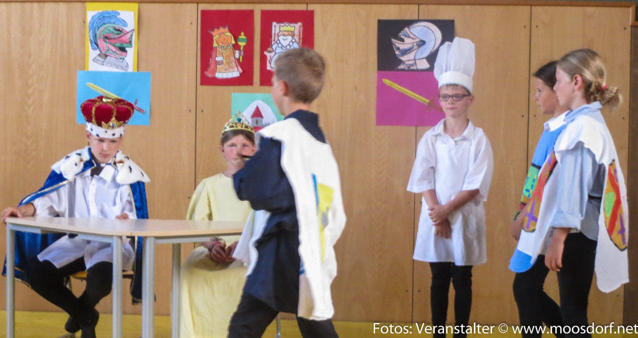 Die Moosdorfer Volksschule probt für die Mittelalter-Reise