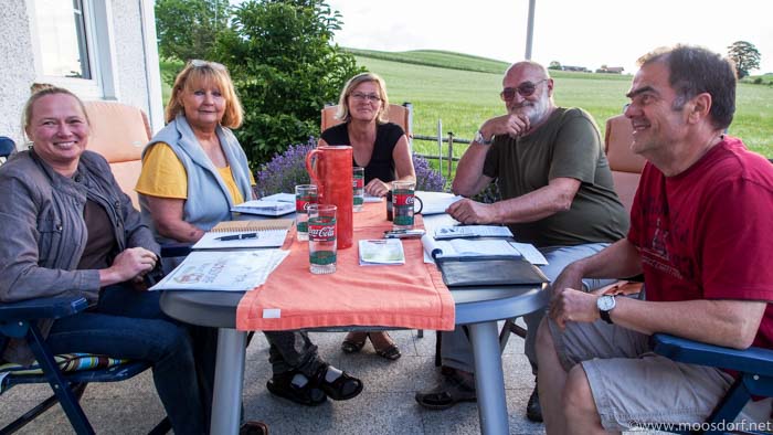 Die Jury der Dorfmobil-Namens-Kommission Moosdorf