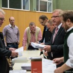 Wahlkarten in Urne (1 von 1)