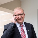 Buergermeister telefoniert (1 von 1)