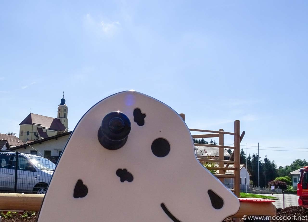 Kindergarten und Kirche (1 von 1)