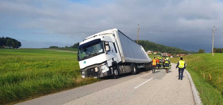 FF Einsatz LKW Bergung (1 von 27)